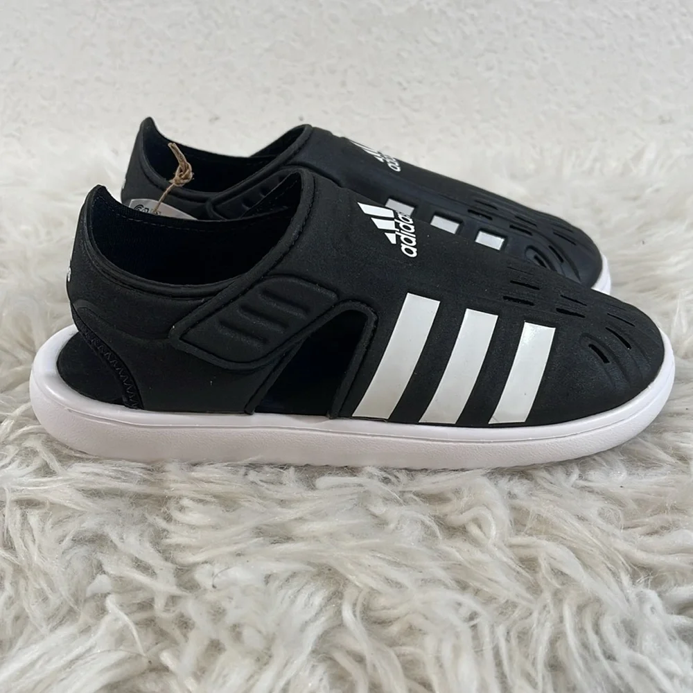 ADIDAS Closed Toe Water Sandals Velcro Black & White Kid’s Size 2 NEW